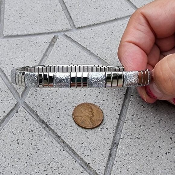 Milor Silver Tone Polished Glitter Stainless Steel Stretchy Link Bracelet - Picture 2 of 6